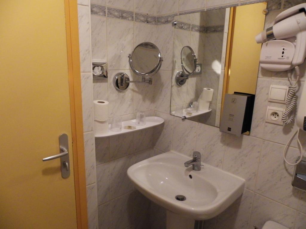 Le Bilboquet Otel Le Puy-en-Velay Dış mekan fotoğraf