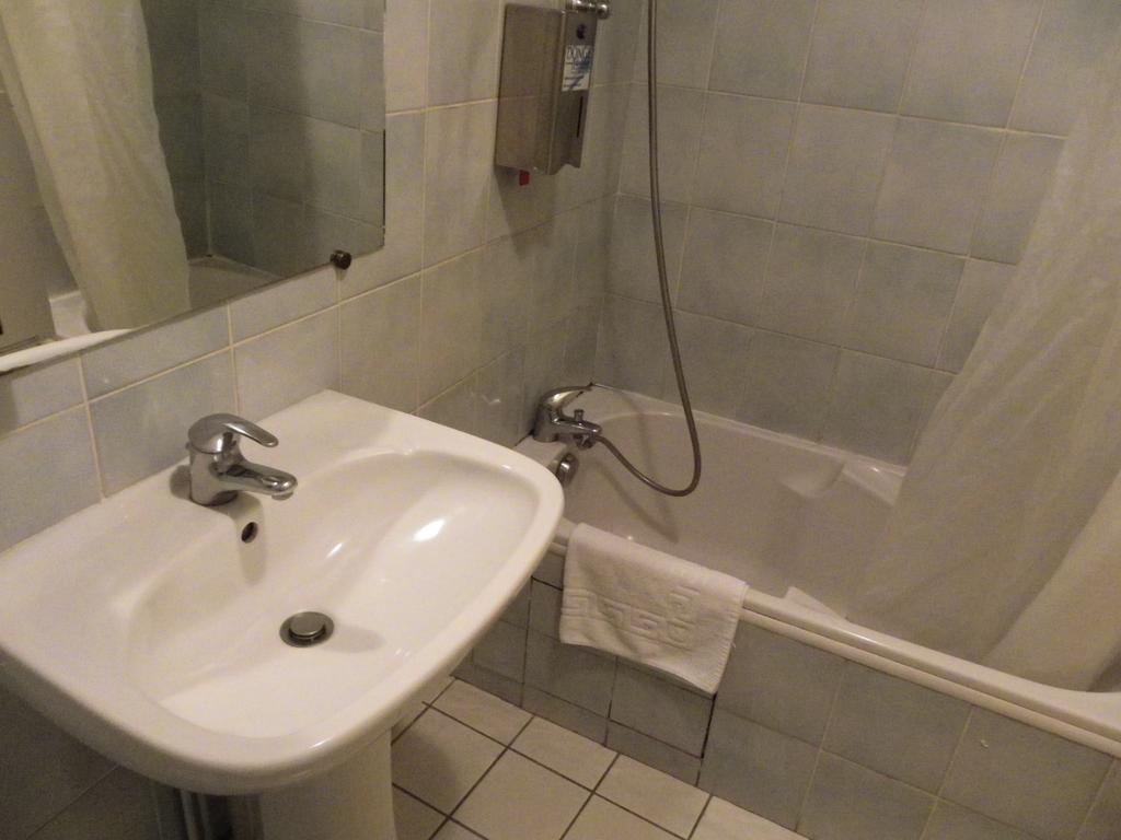 Le Bilboquet Otel Le Puy-en-Velay Dış mekan fotoğraf